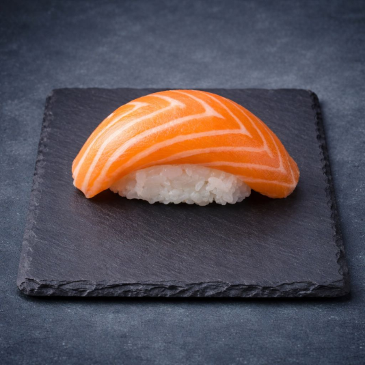 Суши лосось